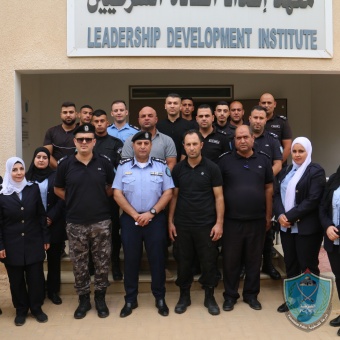 كلية فلسطين للعلوم الشرطية تخرج عدة دورات تخصصية في مقرها في أريحا