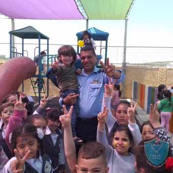 بمناسبة يوم الطفل الفلسطيني الشرطة ولجنة العلاقات العامة ينظمون يوم ترفيهي للأطفال بطوباس 