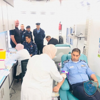 الشرطة تنظم حملة للتبرع بالدم في رام الله