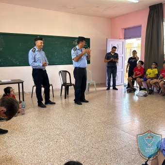 شرطة بيت لحم تنظم نشاط  تثقيفي وترفيهي للأطفال بمخيم الإبداع والتميز