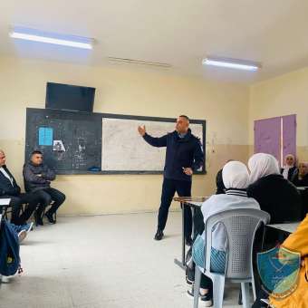 الشرطة تنظم محاضرة توعية حول الجرائم الإلكترونية بالخليل