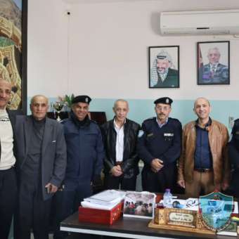الشرطة تنظم يوما مجتمعيا وتزور عددا من المؤسسات الخدمية في أريحا