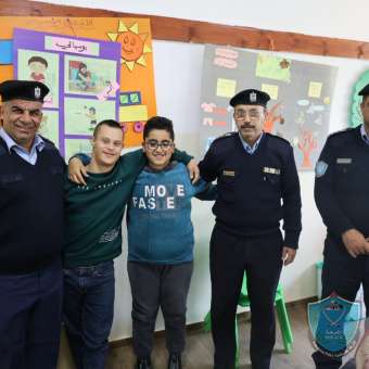 الشرطة تنظم زيارة لأطفال مركز بلدية أريحا المجتمعي