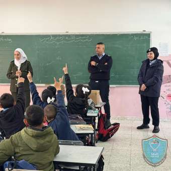 الشرطة تقدم سلسلة محاضرات توعوية في الأكاديمية الإنجيلية ومدرسة الزير ببيت لحم