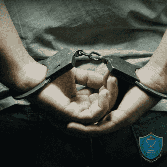 الشرطة تقبض على مطلوب للقضاء منذ 9 سنوات بتهمة الشروع بالقتل في الخليل