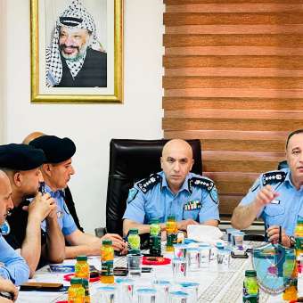 مساعد مدير عام الشرطة للمحافظات الشمالية يزور شرطة رام الله والبيرة 