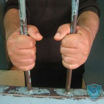 الشرطة تلقي القبض على شخص بتهمة السرقة في جنين