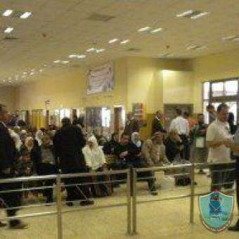 22 ألف مسافر تنقلوا عبر معبر الكرامة والشرطة تقبض على 15مطلوباً