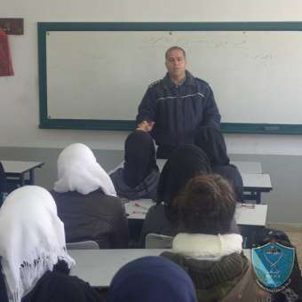الشرطة تنظم محاضرات توعوية في مدارس محافظة رام الله والبيرة