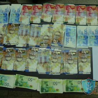 الشرطة تكشف ملابسات سرقة 60 ألف شيكل و250 غرام ذهب من منزل بالخليل