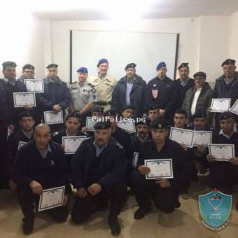 الشرطة تخرج دورة التدريب اثناء الخدمة الخامسة  في طوباس