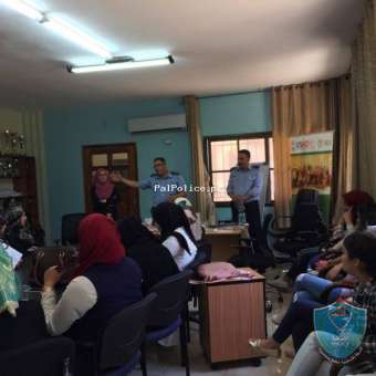 الشرطة تنظم لقاء  حول الجرائم الالكترونية بطوباس