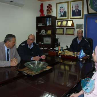الشرطة تخرج دورة الخط العربي ودورة قيادة الحاسوب الدولية لنزلاء مركز الإصلاح والتأهيل في رام الله