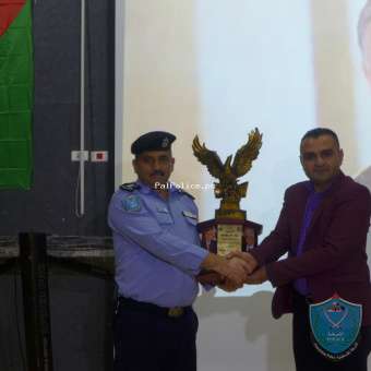 باسم اللواء حازم عطا الله مدير عام الشرطة شرطة جنين تهنئ المحطة الجراحية الاردنية بمناسبة عيد الاستقلال ال73