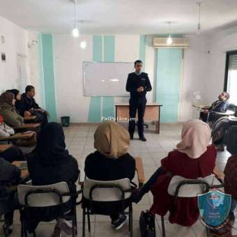 الشرطة تعقد محاضره حول مخاطر المخدرات لطالبات  مدرسة زنوبيا  في طولكرم