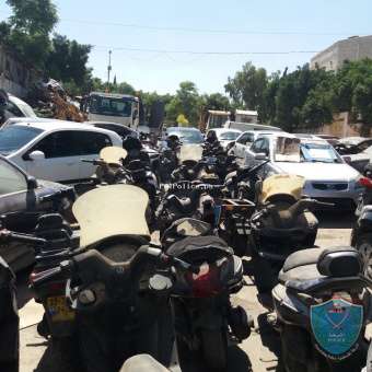 الشرطة تتلف 145 مركبة ودراجة غير قانونية في نابلس