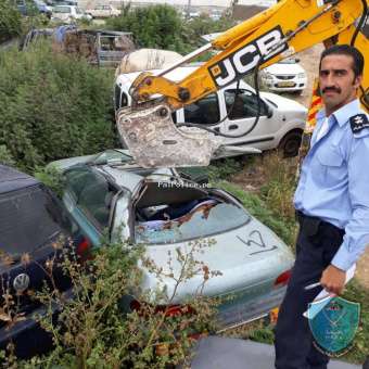 الشرطة تتلف 60 مركبة غير قانونية في طولكرم .