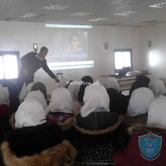 الشرطة تنظم ندوة تثقيفية للتعريف بمخاطر المخدرات في الخليل