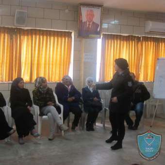 الشرطة تنهي المرحلة الرابعة من مشروع أسرة واعدة وشباب واعد في الخليل