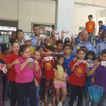 الشرطة تنظم لقاء مجتمعي  لأطفال  نادي (شباب الغد)  في بلدة دير الغصون بطولكرم