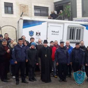 مركز الشرطة المتنقل يباشر بتقديم الارشادات للسائحين الاجانب في بيت لحم
