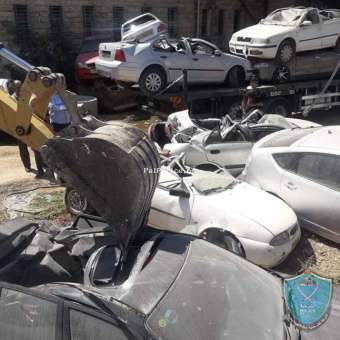 الشرطة تضبط وتتلف 50 مركبة غير قانونية في الخليل