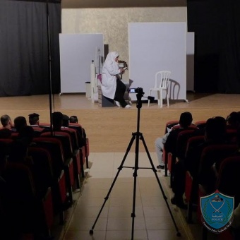 مسرح عشتار يقدم عرضاً مسرحياً في كلية فلسطين للعلوم الشرطية في أريحا