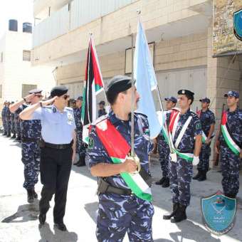 تقديراً لجهودهم المتميزة : اللواء حازم عطا الله يمنح (شهادة الشرطة للتميز) للشرطة الخاصة