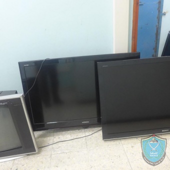 الشرطة تقبض على شحصين بتهمة سرقة محل تجاري في جنين