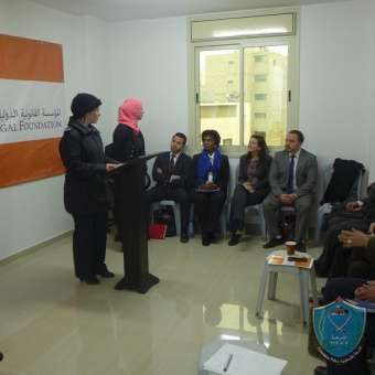 المؤسسة القانونية الدولية تشيد بعمل شرطة الأحداث في الخليل
