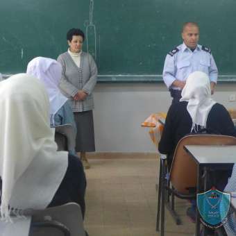 الشرطة تنظم محاضرات حول مخاطر استخدام الانترنت والتوعية المرورية في رام الله