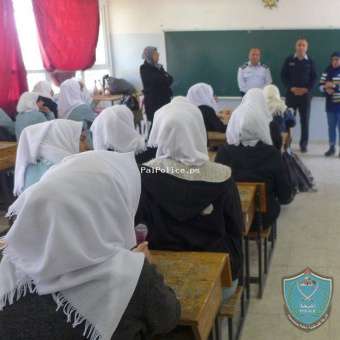 الشرطة تواصل عقد المحاضرات الإرشادية لمدارس الوكالة  بمخيم الفارعة