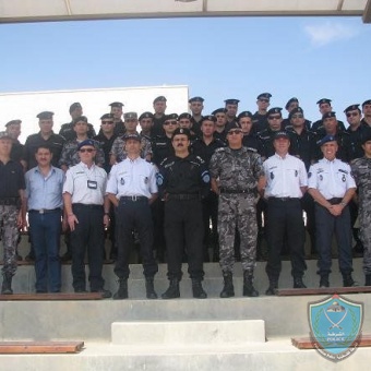 الشرطة تحتفل بتخريج دورة للضباط في أمن المنشآت والأمن الدبلوماسي