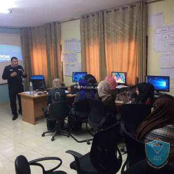 الشرطة تنظم لقاءا حول الابتزاز الالكتروني  بطوباس