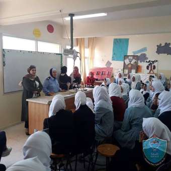 المركز المتنقل ينظم محاضرة حول الجرائم الالكترونية لطالبات بنات صوريف الثانوية بالخليل