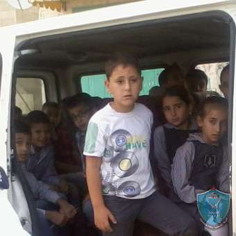 الشرطة تضبط حافلة نقل طلاب مدارس بحمولة زائدة في سلفيت