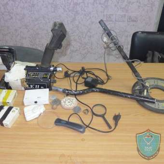 الشرطة تضبط ماكنة تستخدم  للتنقيب عن الآثار  في رام الله