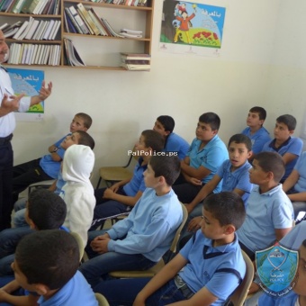 الشرطة تطلق المرحلة الأولى من برنامج التوعية الأمنية والشرطية لطلبة مدارس محافظة طولكرم