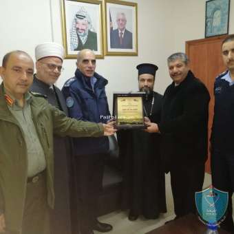 التوجيه السياسي يكرم إدارة مكافحة المخدرات لحصولها على جائزة التميز لهذا العام