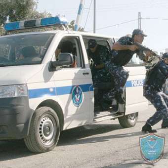 الشرطة تفض شجار وتلقي القبض على 24 شخص .