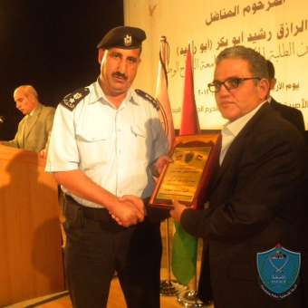 الشرطة تشارك في حفل تابين ذكرى المناضل عبد الرازق ابو بكر وتكرم ذويه في نابلس