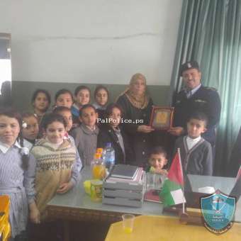 وفد من طلبة  مدرسة سرطة الأساسية المختلطة يزور مركز شرطة بديا بسلفيت