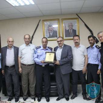 جامعة القدس المفتوحة تكرم اللواء حازم عطا الله و  مديرية الشرطة في سلفيت
