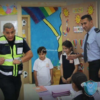 الشرطة تنظم يوماً شرطياً لأكثر من 120 طالب وطالبة بمدرسة مار أفرام في بيت لحم