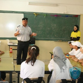 الشرطة تنظم محاضرة لطلبة المخيم الصيفي الصحي في قلقيلية