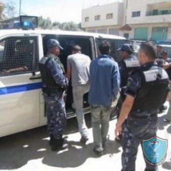 الشرطة تقبض على شخصين فارين من وجه العداله منذ عامين في طوباس