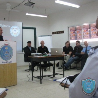 الشرطة تفتتح دورة تدريبية في التوعية حول المخدرات في أريحا