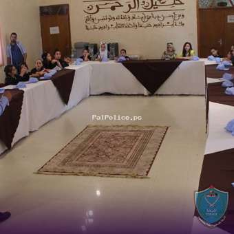 الشرطة تنظم محاضرة لأطفال المخيم الصيفي البيئي بالخليل