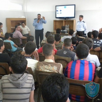 شرطة طوباس تعقد محاضره لطلاب مدرسة ذكور الفارعة الاساسيه
