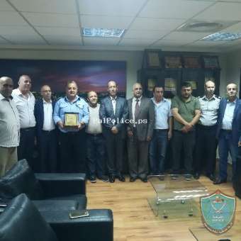 المحافظة والمؤسسة الأمنية وإقليم فتح في ضواحي القدس يكرمون العقيد حقوقي مأمون فحماوي
